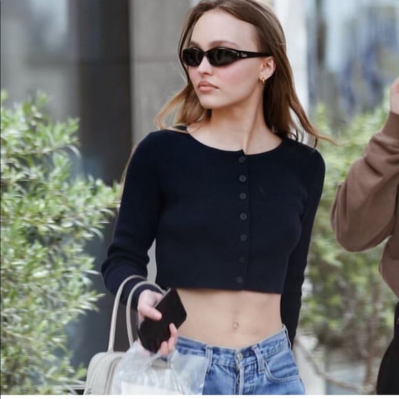 Brandy Melville Tops - black athelia knit crop